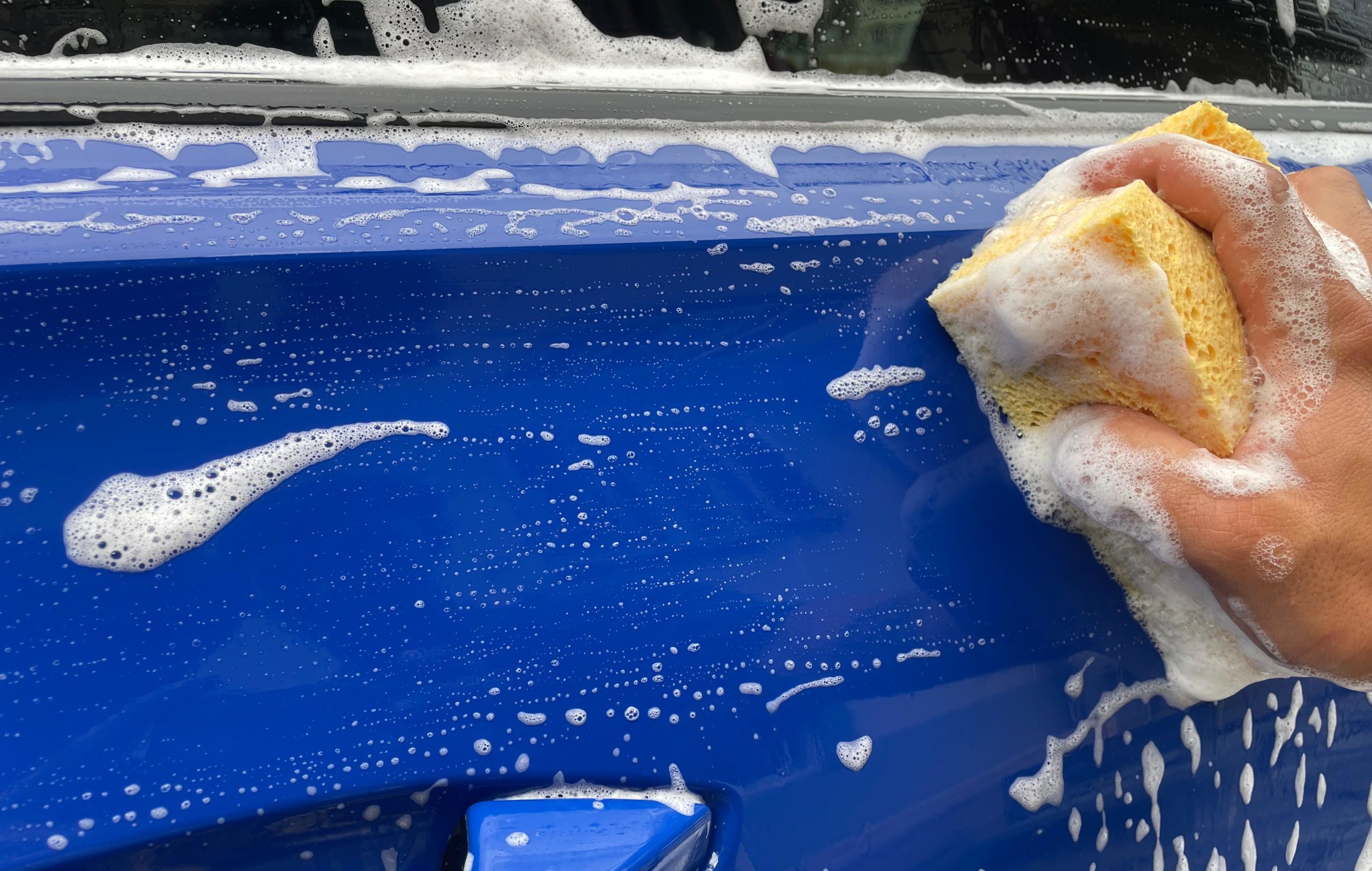 Nettoyage exterieur BY AUTOPROPRE.CH a car is covered in snow in a garage